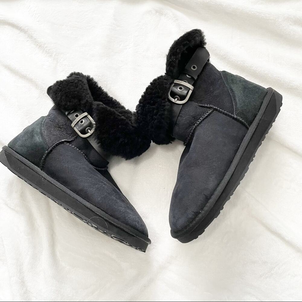 EMU Angel lo black sheepskin ankle cuff booties suede fur size 9